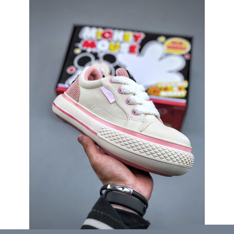 G*u*i casual shoes